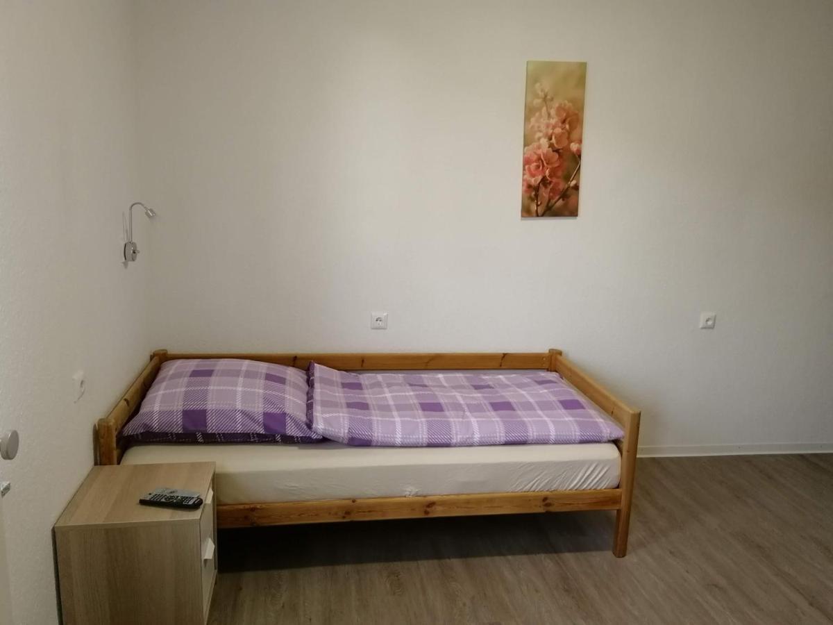 Möbliertes Zimmer mit eigenem Bad Uelzen Exterior foto